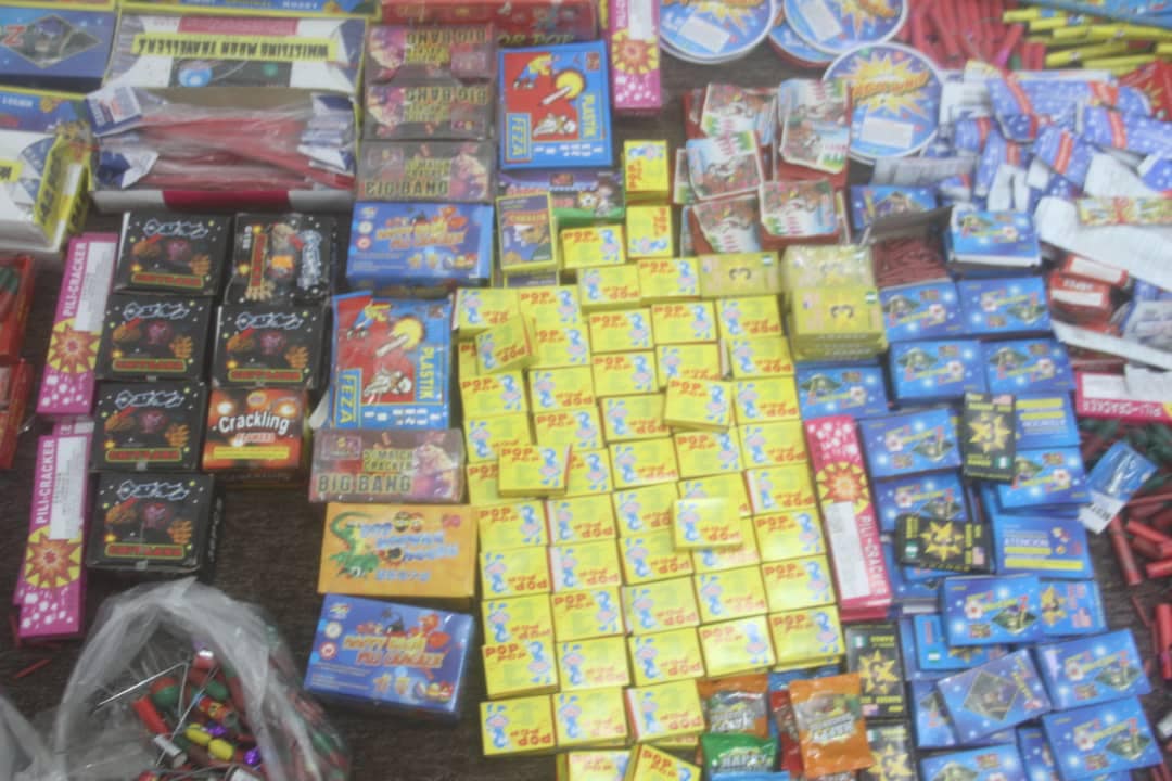 مديرية أمن طرابلس تصادر كمية كبيرة من الألعاب النارية.