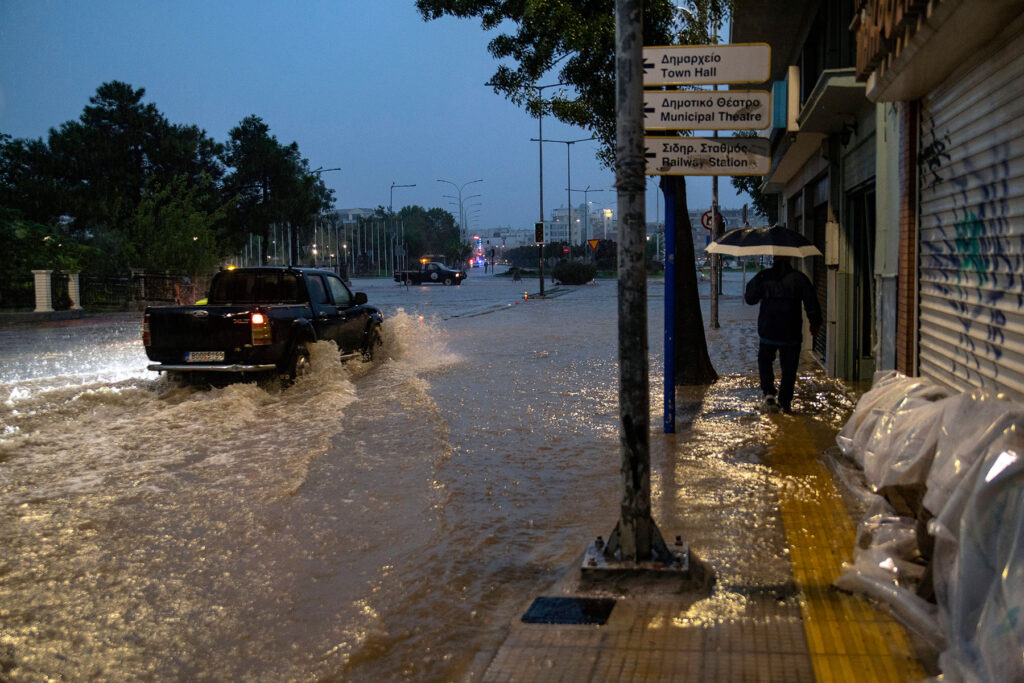 انقطاع الكهرباء عن مئات المنازل فى اليونان بسبب هبوب العاصفة "إلياس"