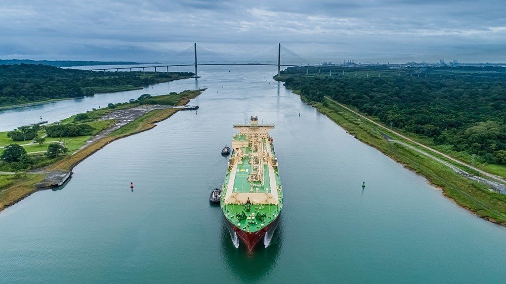  قناة بنما تقرر خفض عمليات العبور اليومية للسفن   بسبب موجة الجفاف الشديدة التى تشهدها  