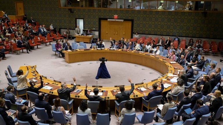  مجلس الأمن الدولي  يعتمد قرارا بتشكيل قوة دعم أمني متعددة الجنسيات لمساعدة هايتي في التصدي لعنف العصابات.