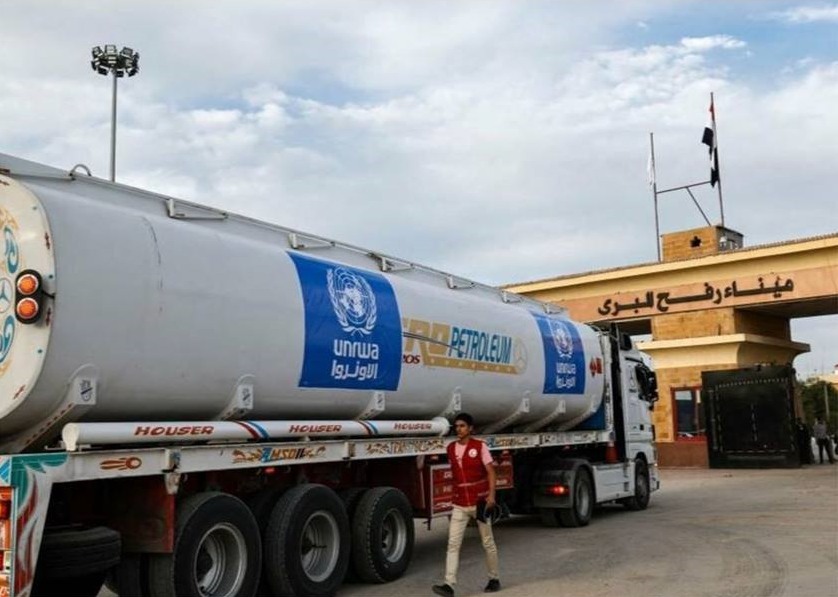 الهدنة في غزة تدخل يومها الثاني وسط استمرار تدفق المزيد من شاحنات المساعدات والوقود