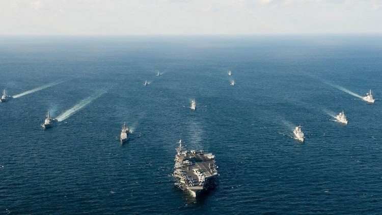 بدء تدريبات عسكرية بحرية مشتركة بين كوريا الجنوبية واليابان والولايات المتحدة.