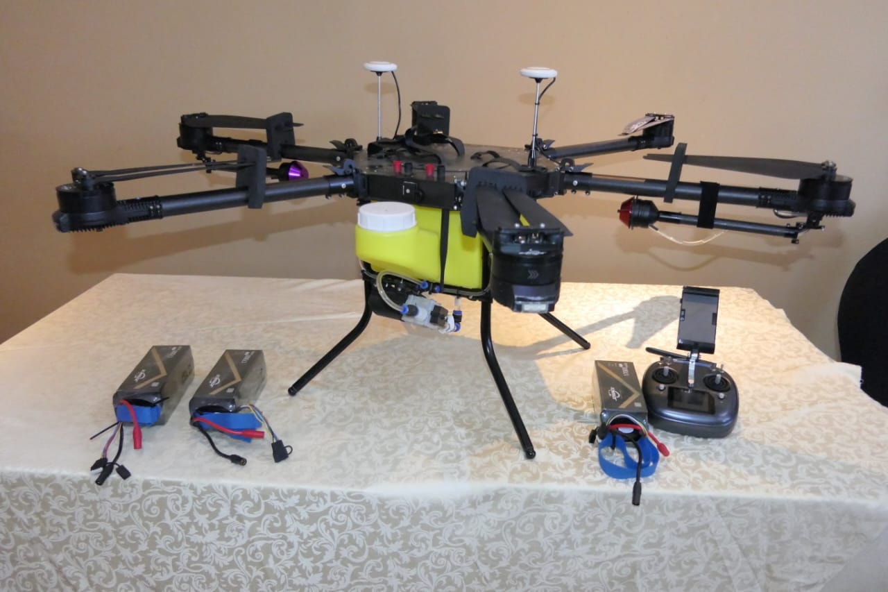 تنظيم ورشة عمل تدريبية حول استخدام تقنيات الطائرات بدون طيار في مجالات الزراعة ومراقبة المحاصيل الزراعية.