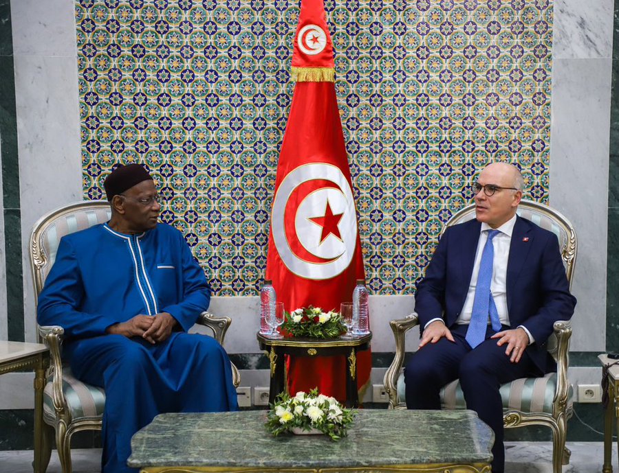 باتيلي يؤكد توافقه  مع وزير الخارجية التونسي على ضرورة اجتماع القادة الليبيين  .