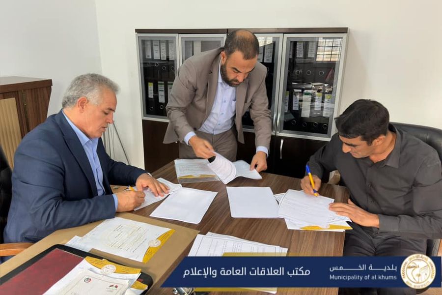  توقيع عقد لتنفيذ مشروع بمخطط منطقة سوق الخميس .
