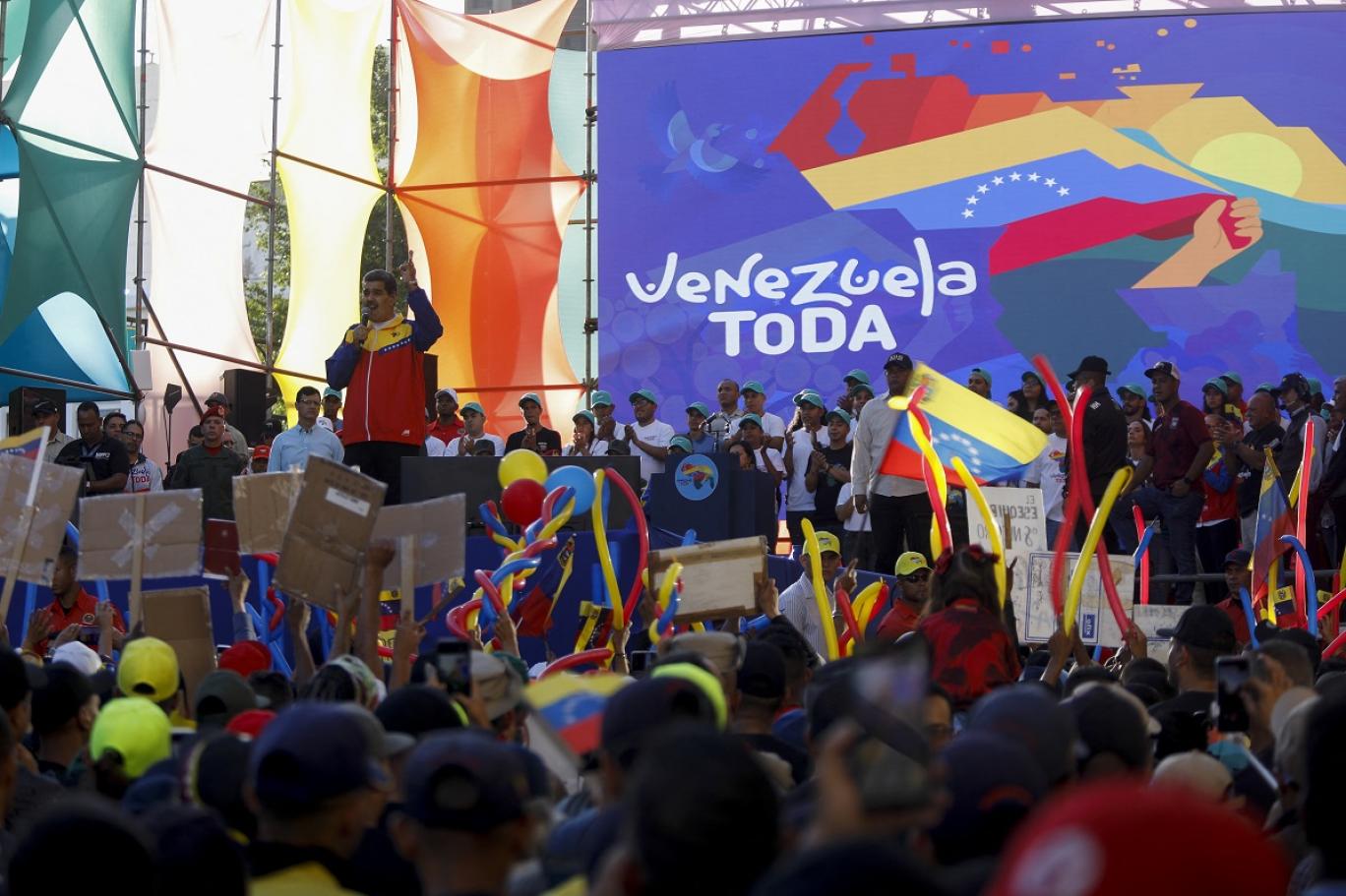 فنزويلا تستفتي مواطنيها على منطقة (إيسيكويبو) النفطية المتنازع عليها مع غويانا .