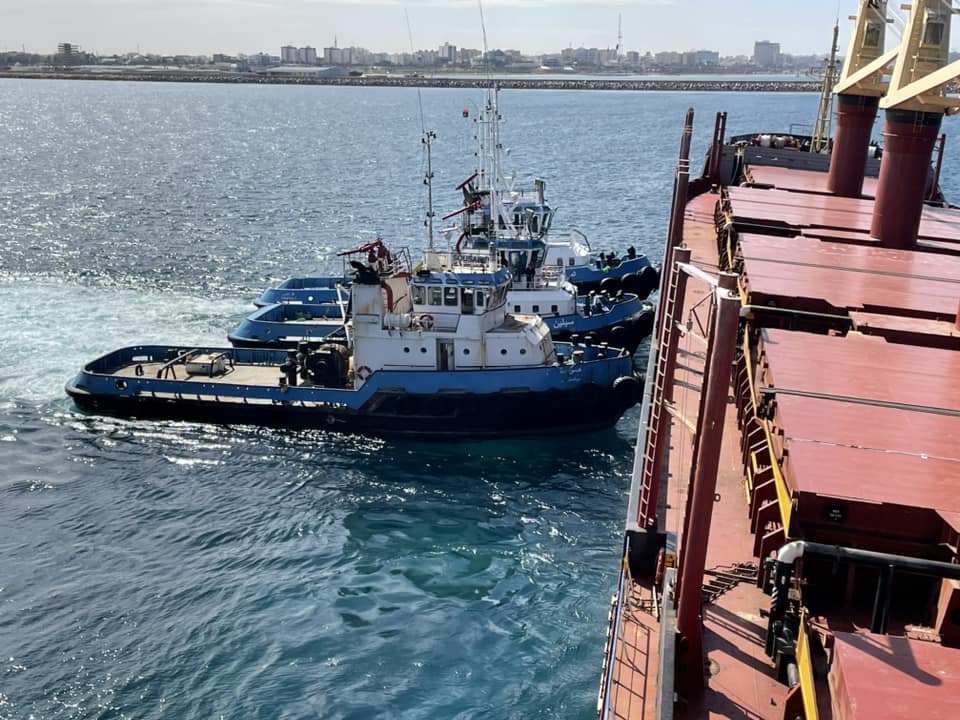  الشركة الليبية للموانئ تعلن تعويم السفينة NANA التي جنحت أمس  .