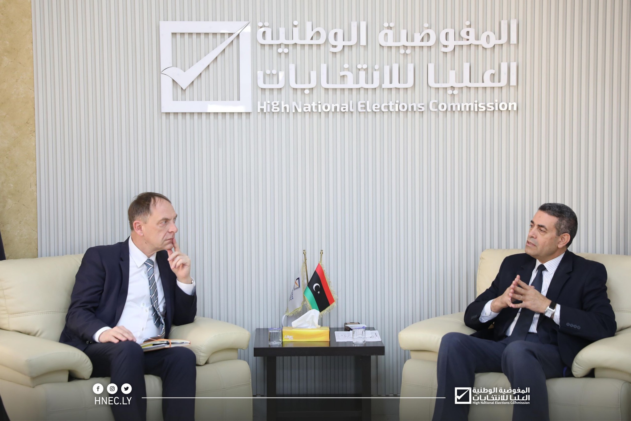  رئيس مجلس المفوضية العليا للانتخابات يلتقي مع المبعوث الألماني الخاص لدى ليبيا . 