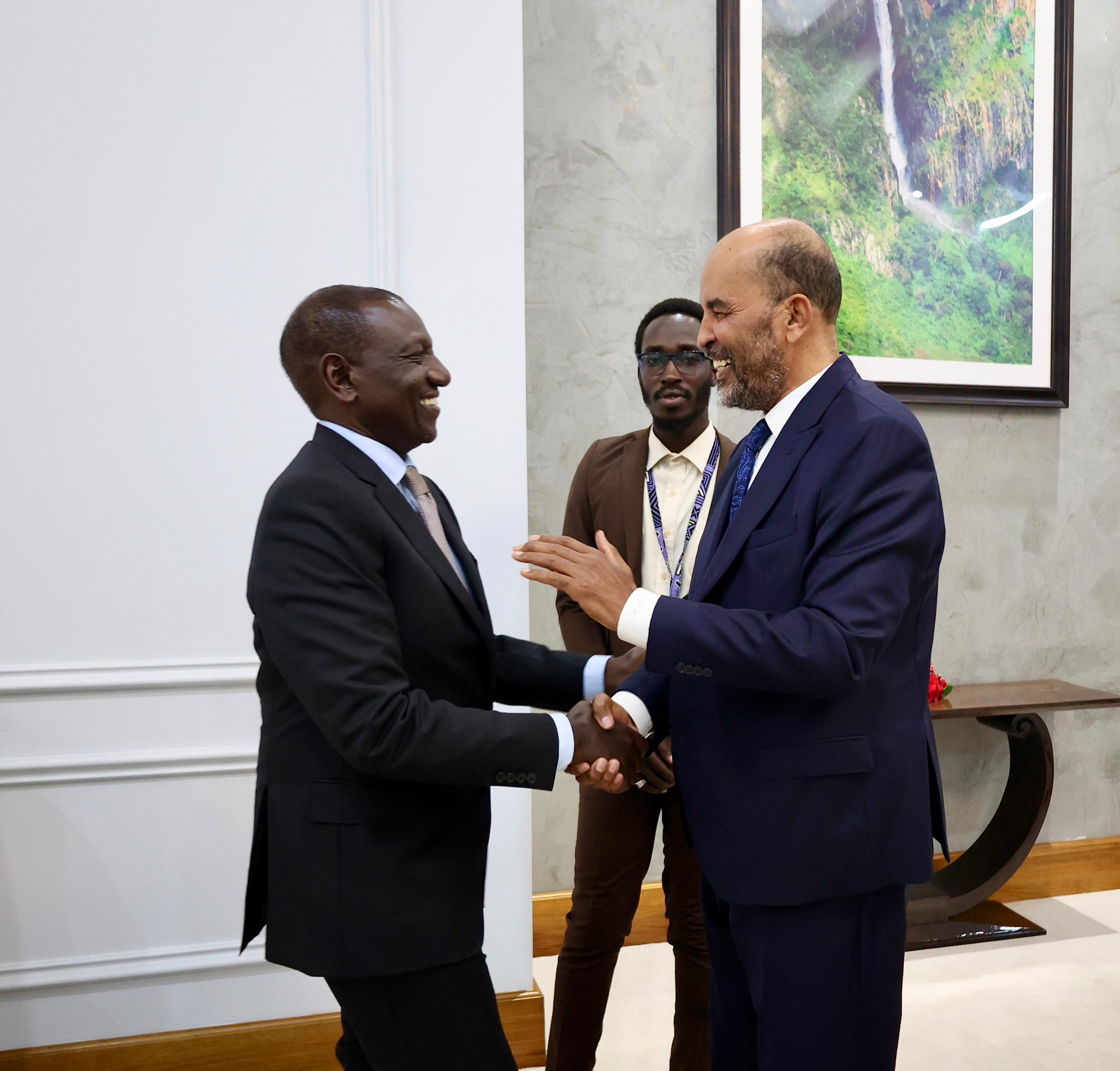  النائب بالمجلس الرئاسي موسى الكوني يلتقي رئيس جمهورية كينيا في نيروبي .