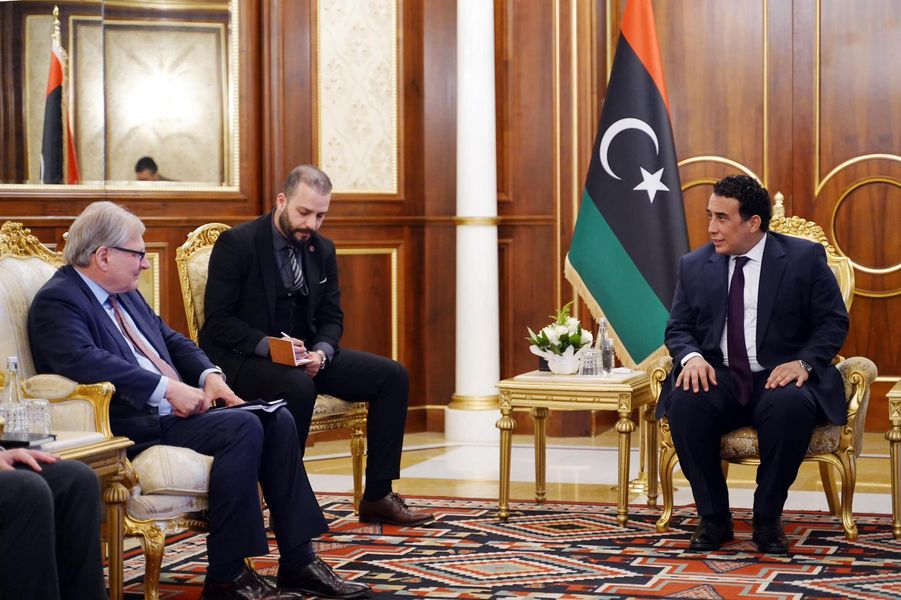 Al-Manfi discusses with the American envoy and the embassy's charge d'affaires the state of political impasse in Libya.