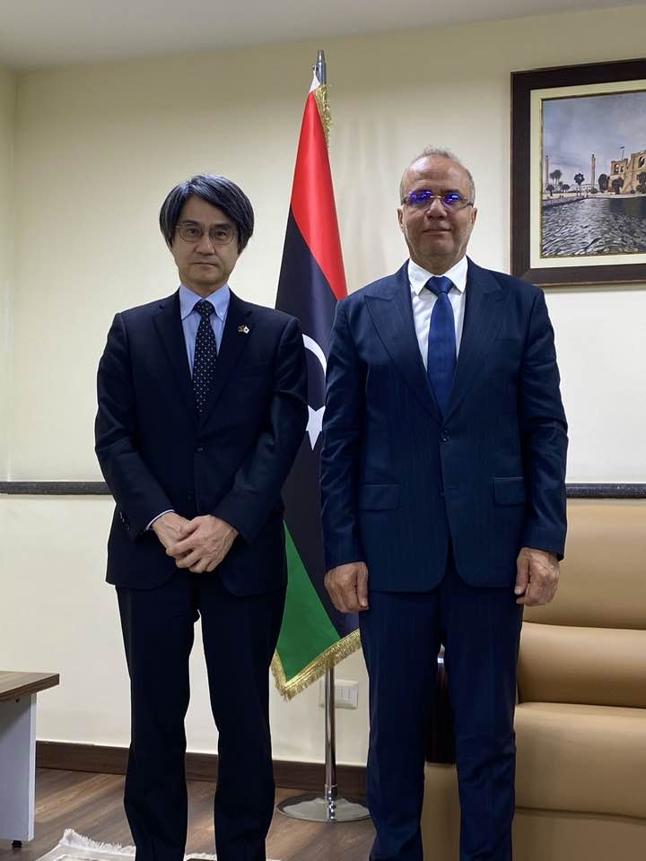 اللافي و السفير الياباني لدى ليبيا يناقشان سبل تعزيز العلاقات الثنائية بين البلدين الصديقين.