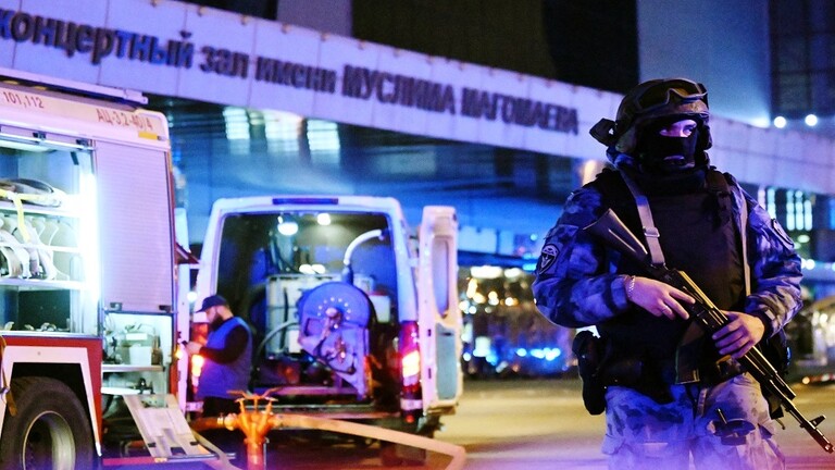 عشرات القتلى والجرحى في هجوم على حفل موسيقي بالعاصمة الروسية .