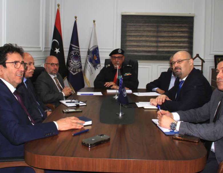 بحث القضايا القنصلية بين ليبيا والجزائر.