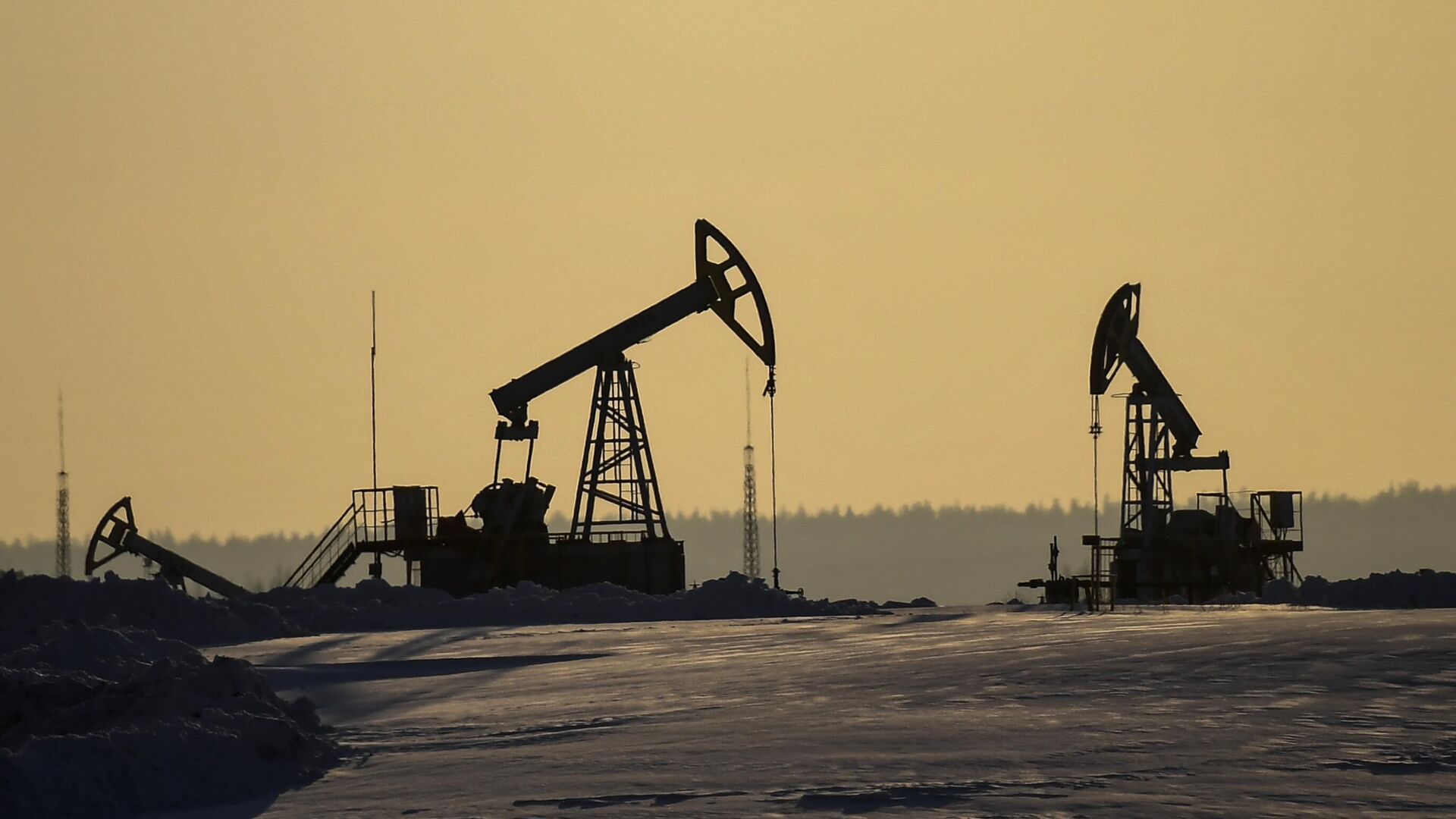تراجع أسعار النفط مع ارتفاع مخزونات الخام الأمريكية.