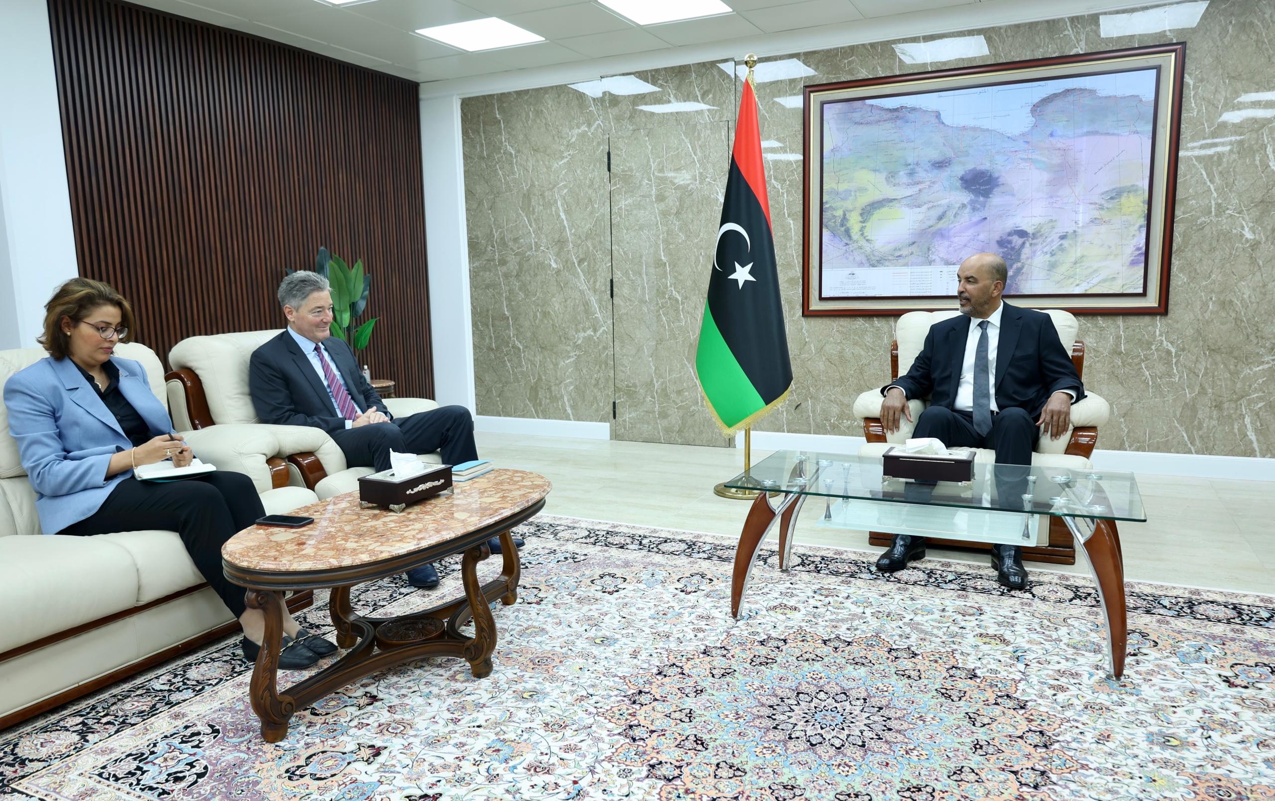  الكوني يلتقي سفير جمهورية ألمانيا الاتحادية لدى ليبيا .