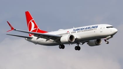 الخطوط التركية تدشن أولى رحلاتها إلى مطار معيتيقة الدولي بعد توقف دام نحو 10 سنوات .