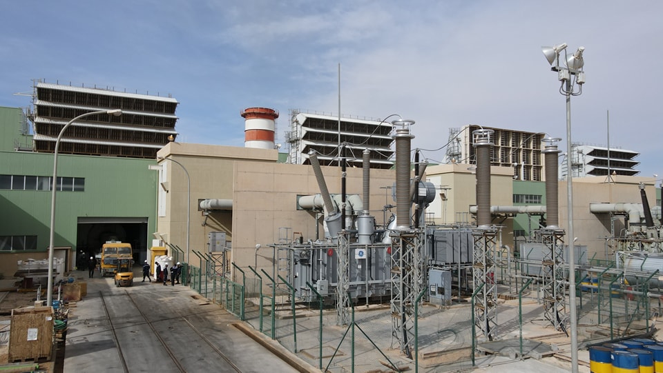الشركة العامة للكهرباء تواصل تنفيذ مشروع خط الرويس أبو عرقوب .