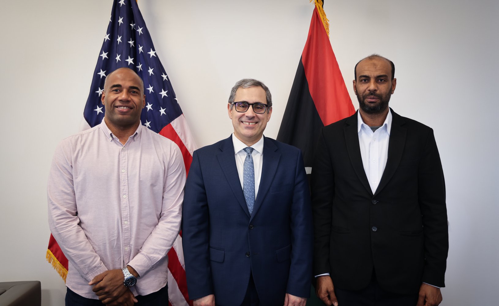 السفارة الأمريكية لدى ليبيا :  قوقي ،  وطه السني ،  إخلاصهما لبناء مستقبل أفضل لليبيا ، يشكل مصدر إلهام. 