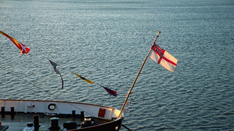 سفينة بريطانية تتجه للبحر الأبيض لإقامة ممر إنساني لمساعدات غزة.
