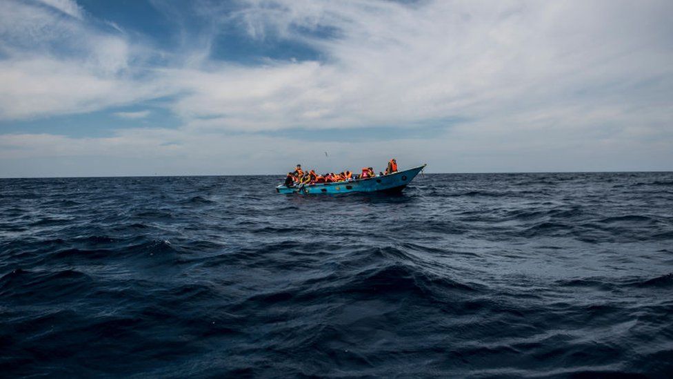 مصرع مهاجرين بينهم أطفال في غرق سفينة قبالة سواحل جيبوتي