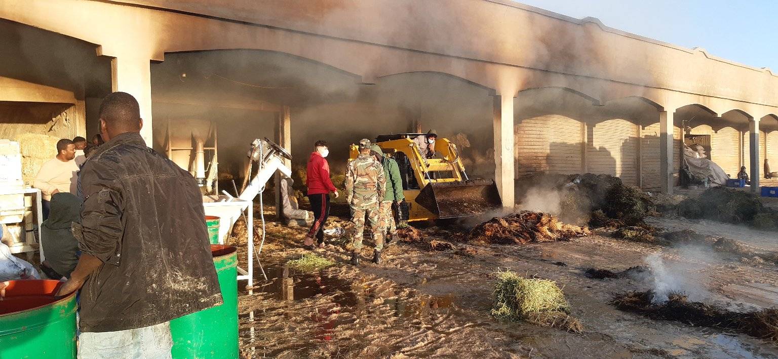 قسم هيئة السلامة الوطنية فرع أجدابيا يعلن  السيطرة على حريق اندلع في مخزن أعلاف قرب محطة وقود العليوي الواقعة غرب المدينة.