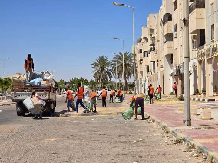 حملة نظافة واسعة لمختلف الأحياء والشوارع بمدينة سرت برعاية الجهاز الوطني للتنمية .