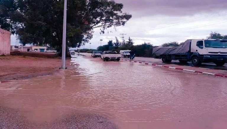 تعليق الدراسة في مدن تونسية بسبب الامطار الغزيرة .