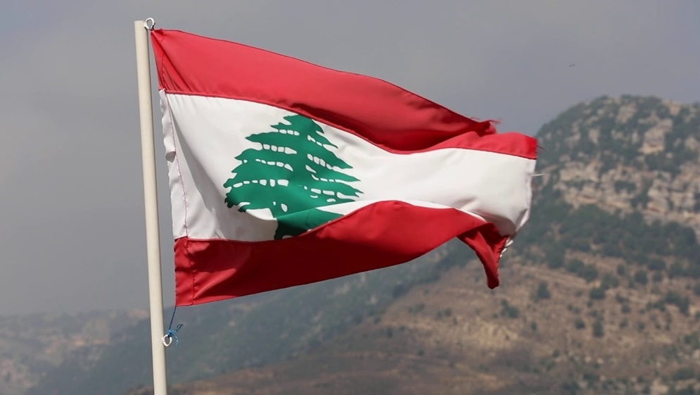  لبنان يعيد فتح مجاله الجوي. 