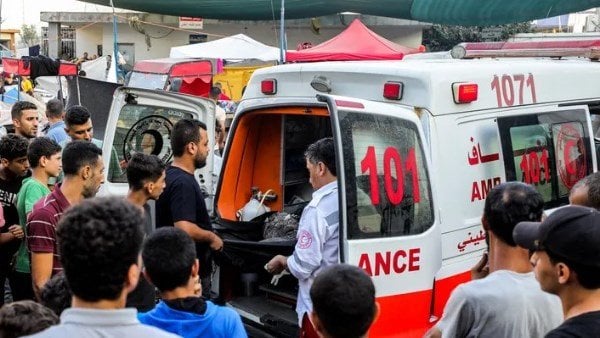 5 جرحى جراء استهداف طيران الاحتلال محيط المستشفى الأوروبي جنوب خان يونس. 