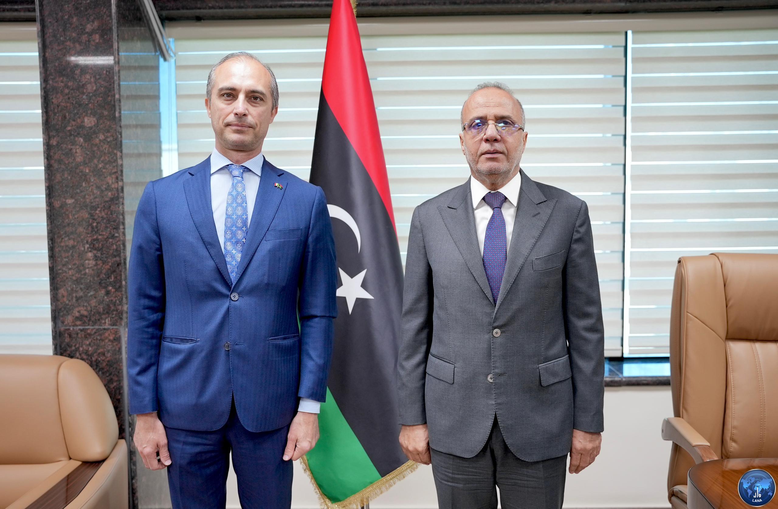  النائب بالمجلس الرئاسي ( اللافي ) يلتقي سفير ايطاليا لدى ليبيا .