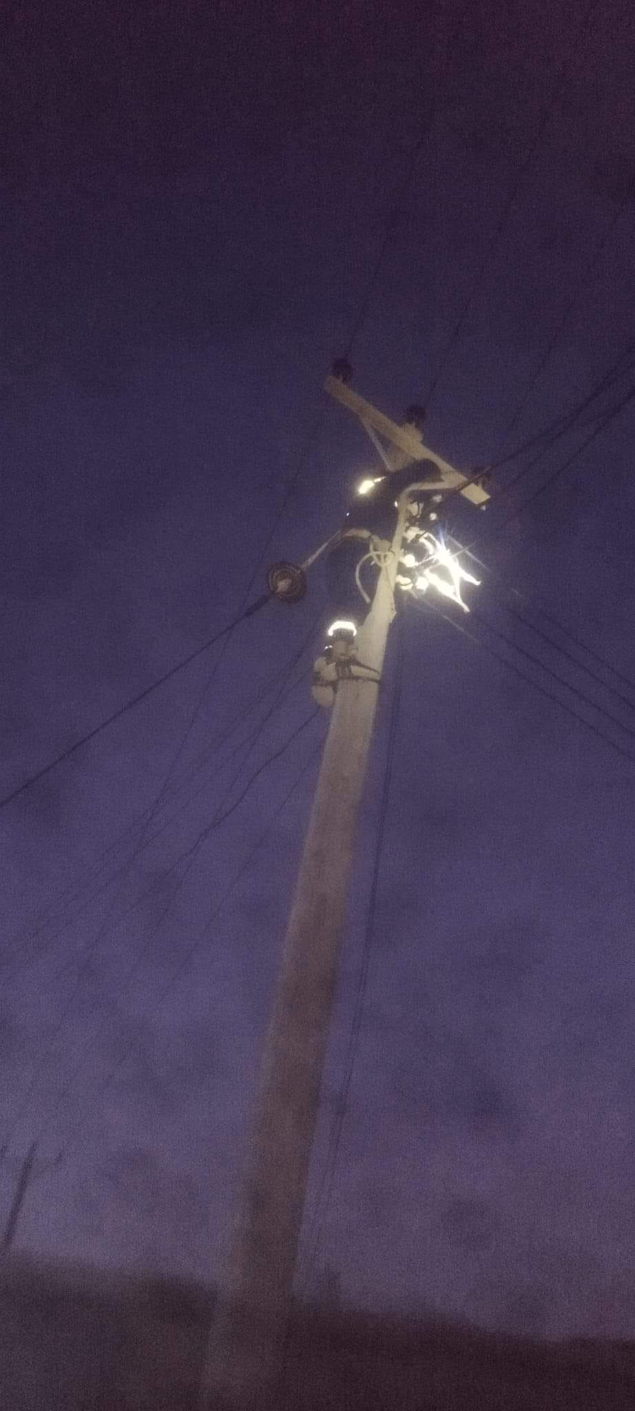  الشركة العامة للكهرباء تعلن إعادة التيار إلى مناطق في مدينة درنة .