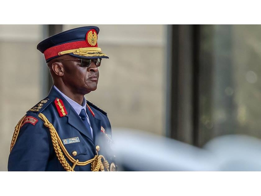 مصرع قائد الجيش  الكيني وتسعة ضباط آخرين في  تحطم مروحية .