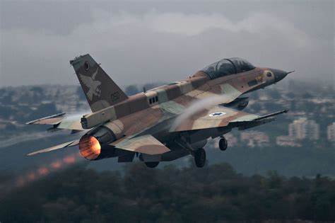 كيان الاحتلال الإسرائيلي يشن عدوانًا على إيران و الدفاعات الجوية الإيرانية تتصدى للعدوان 