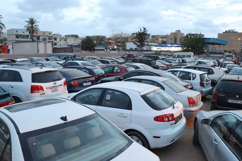 حملة مرورية واسعة لضبط المركبات المخالفة في العاصمة طرابلس .