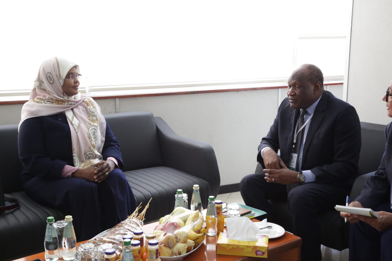 Tughi meets with the Executive Secretary of the Community of Sahel–Saharan States (CEN-SAD).
