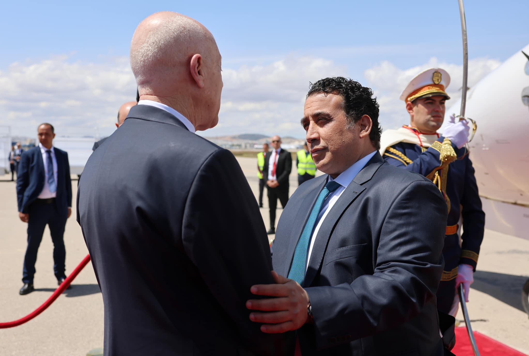 Al-Manfi arrives in Tunisia to participate in the first consultative meeting with Presidents Saied and Tebboune.