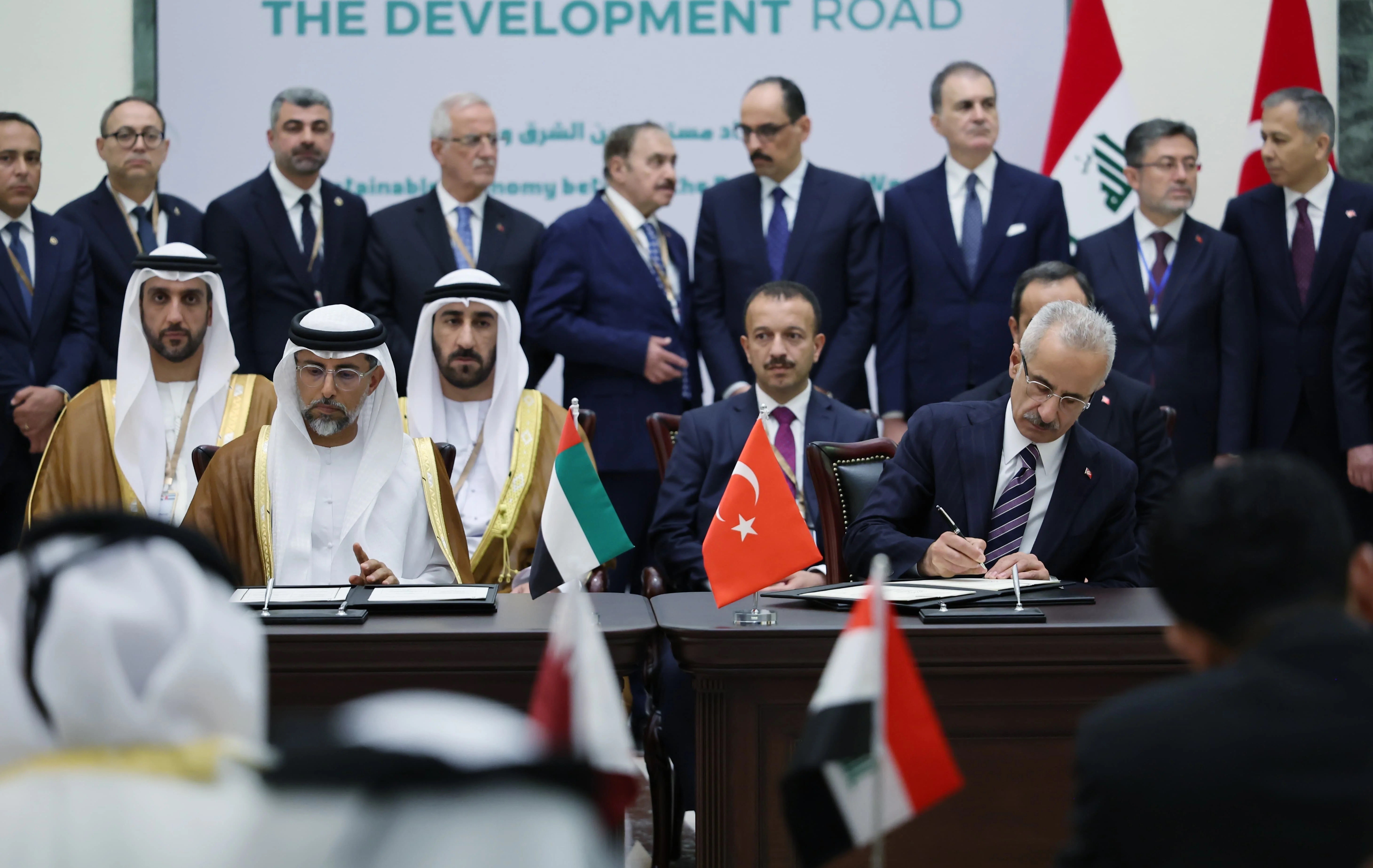 العراق وتركيا وقطر والإمارات توقع  على مذكرة تفاهم حول مشروع طريق التنمية.