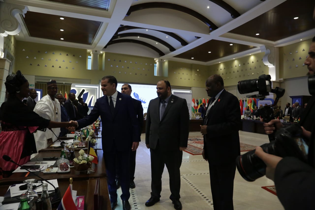 الدبيبة في افتتاح اجتماع وزراء الشباب بدول ( س- ص ) :  ليبيا وفي اطار حرصها  على مصالح الاشقاء في القارة الافريقية  اظهرت اهتماما  وانشغالا  بازمتي الاشقاء في النيجر والسودان  .