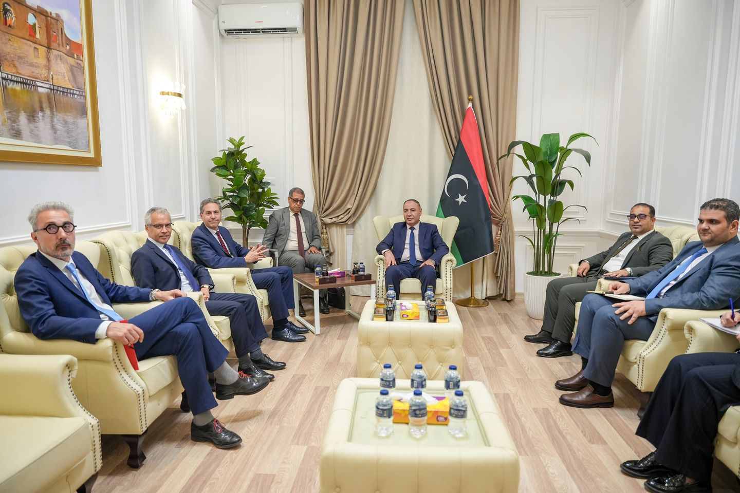 بحث علاقات التعاون بين ليبيا وفرنسا في مختلف المجالات  .