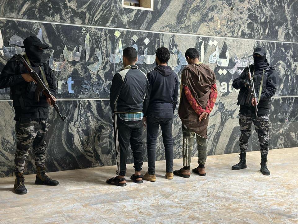 ضبط اشخاص  حاولوا التسلل من خلف  منفذ راس اجدير إلى تونس  .