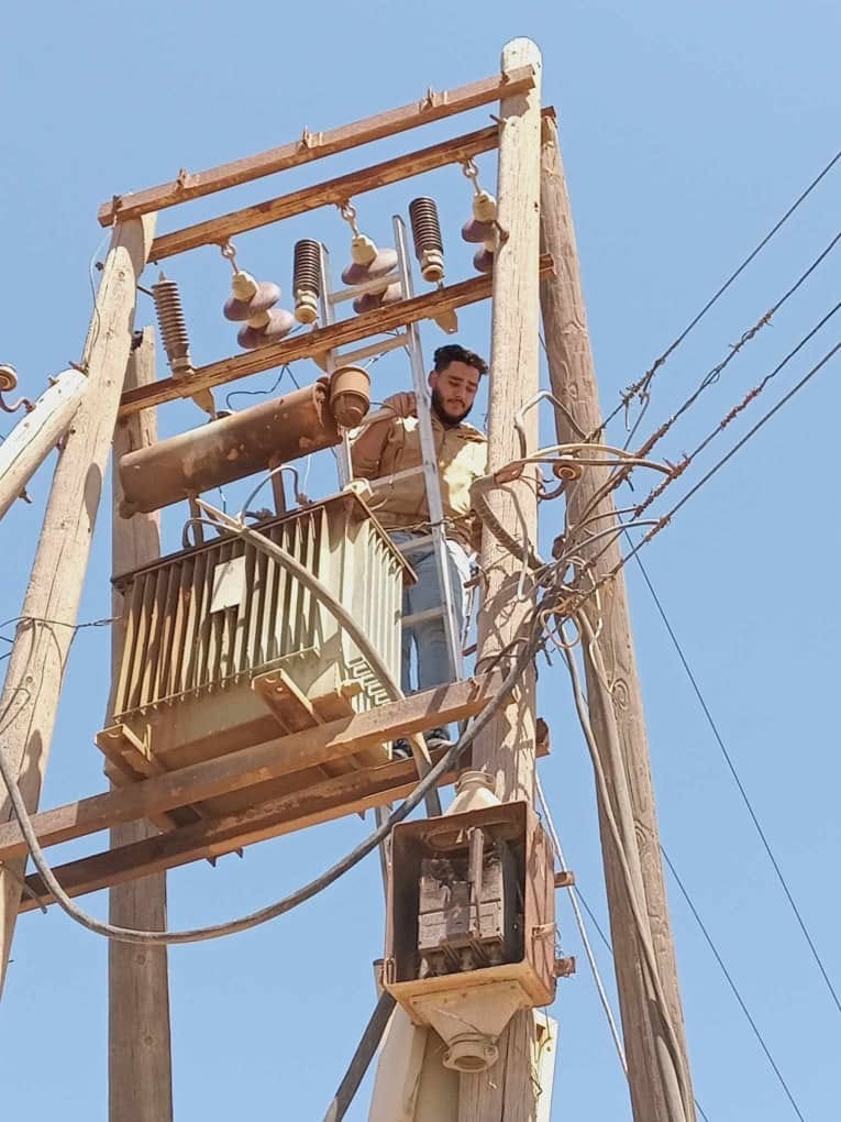 عودة التيار الكهربائي في بنغازي بعد انقطاعه بسبب المنخفض الصحراوي .