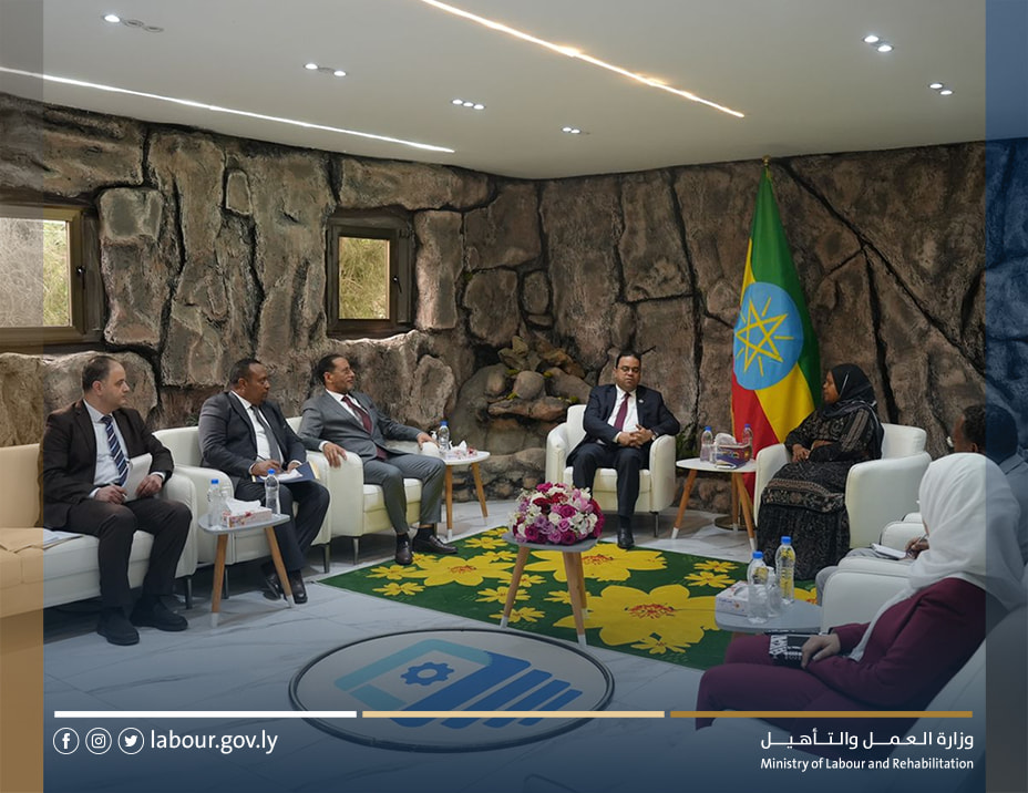 ( العابد ) يبحث مع وزير العمل والمهارات الأثيوبي التعاون المشترك وإعداد مذكرة تفاهم بشأن التشغيل والتدريب المهني في أديس أبابا . 