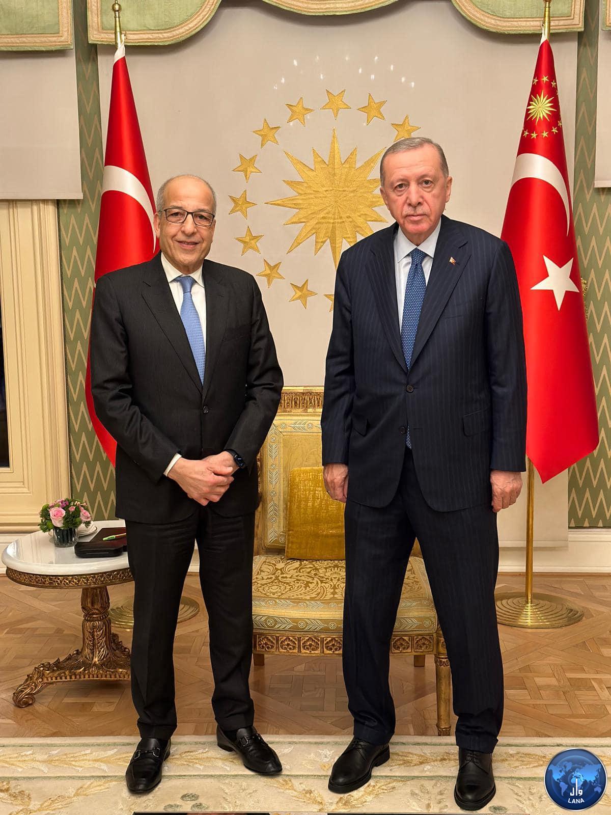الرئيس التركي ومحافظ مصرف ليبيا المركزي يناقشان التحديات التي تواجه المصرف المركزي في أداء مهامه.
