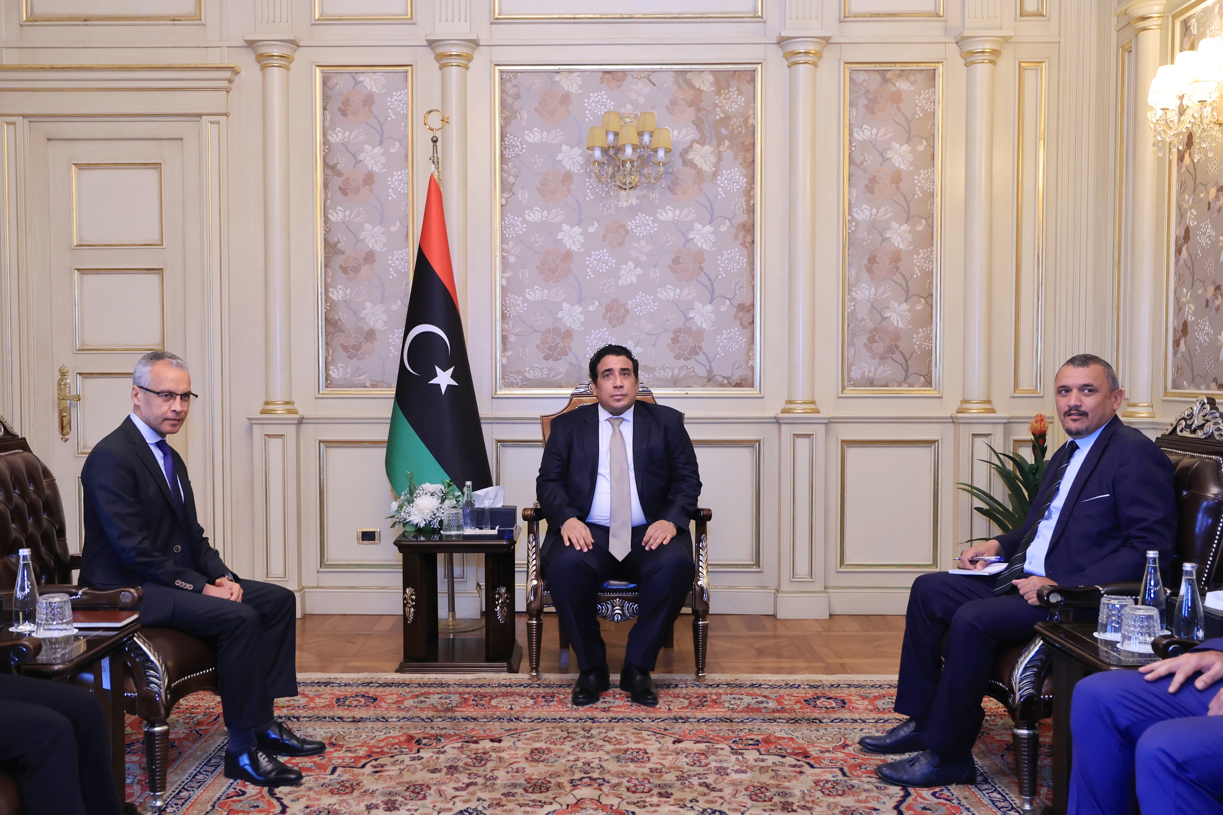 تطورات الأوضاع السياسية  محور لقاء  المنفي بالسفير الفرنسي لدى ليبيا  .