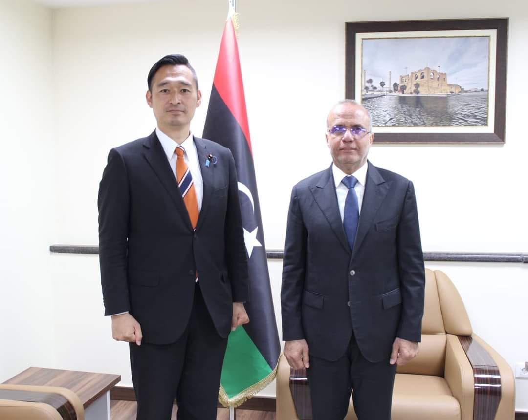 ( اللافي ) يبحث مع  نائب وزير الشؤون الخارجية الياباني للشؤون البرلمانية سبل تعزيز العلاقات الثنائية بين البلدين، وترتيبات استئناف عمل السفارة في طرابلس . 