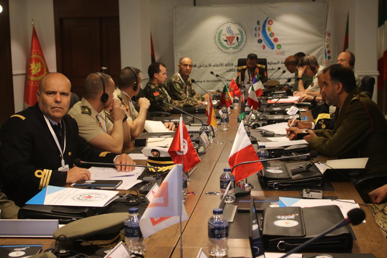 بمشاركة ليبيا البعثة الأممية تعقد سلسلة اجتماعات لتوحيد المواد التدريبية للتخلص من الألغام. 