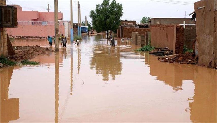 مقتل 300 شخص جراء الفيضانات في شرق إفريقيا.