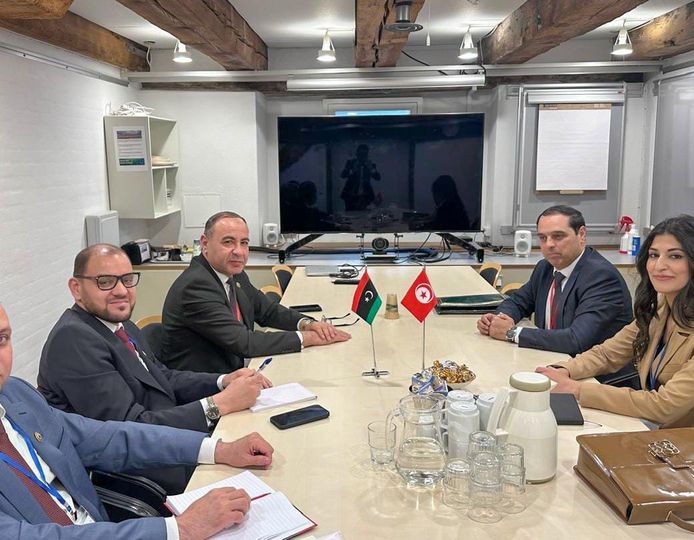 Person charged of the Ministry of Foreign Affairs meets with the Secretary of State to the Minister of Foreign Affairs in Tunisia.