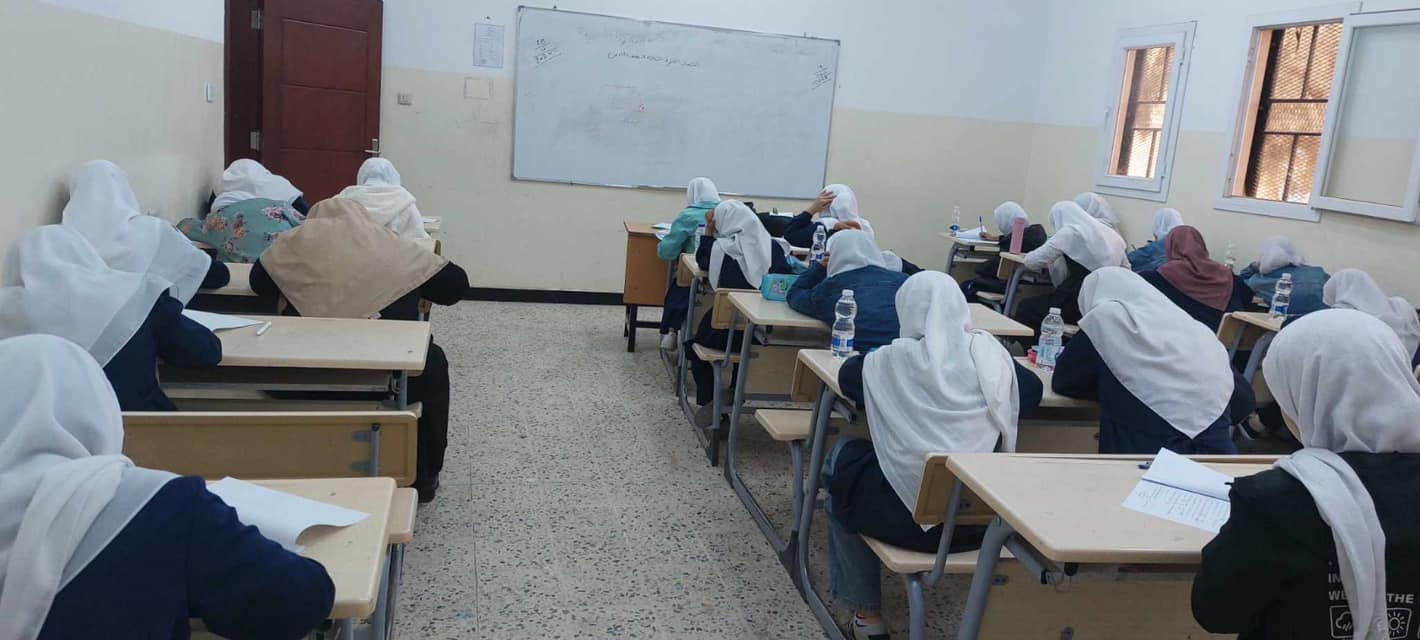 ( 875975 ) تلميذا وطالبا يتقدمون اليوم لإجراء الاِمتحانات النهائية للفصل الدراسي الثاني للصفوفِ النقل لمرحلتي التعليم الأساسي والثانوي .