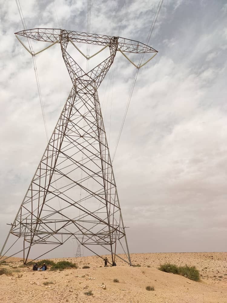 شركة الكهرباء تواصل العمل لاستكمال مشروع خط الرويس أبو عرقوب جهد 400 ك.ف .
